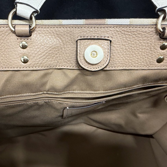 Coach City Tote with matching Coach Accordian Zip Wallet/Wristlet - Picture 13 of 15